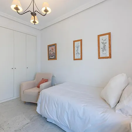 Increible Piso 4 Dorm, Terraza, Parking & Pool Apartment *